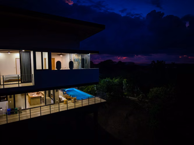 Nuevo oasis de lujo con vista al mar en Bahía Ballena, Costa Rica: 5 habitaciones, piscina infinita y vistas al atardecer. - Imagen 5