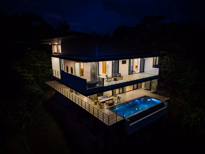 Nuevo oasis de lujo con vista al mar en Bahía Ballena, Costa Rica: 5 habitaciones, piscina infinita y vistas al atardecer. - Imagen 7