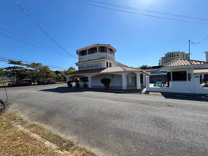 Edificio comercial en venta en Jacó | Ubicación en Plaza Boulevard | Cerca de la playa | Carretera principal - Imagen 2
