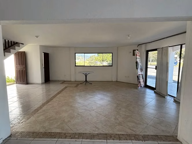 Edificio comercial en venta en Jacó | Ubicación en Plaza Boulevard | Cerca de la playa | Carretera principal - Imagen 7