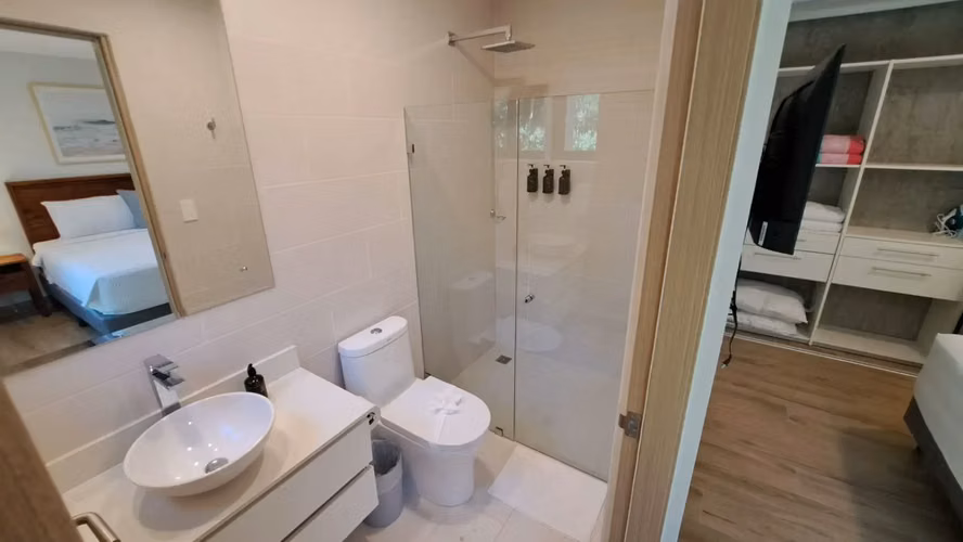 Torres del Mar 1302 Nuevo condominio en Jacó: 2 habitaciones, pasos a la playa, diseño moderno - Imagen 14