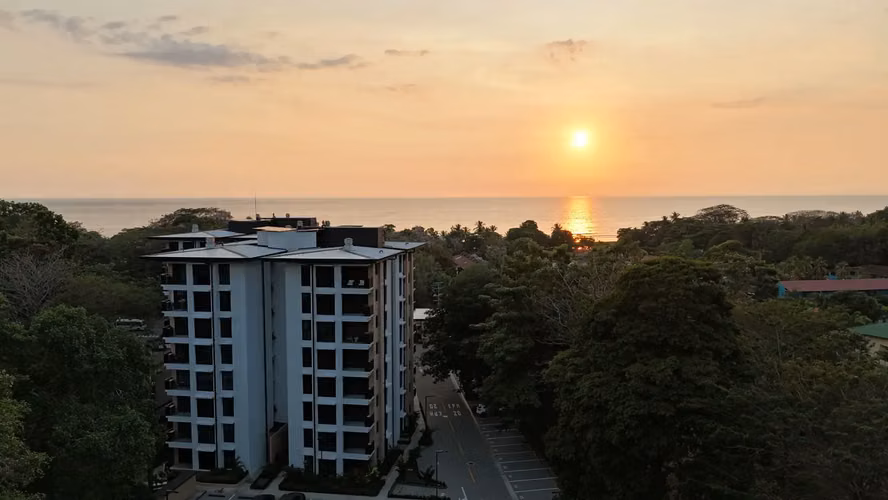 Apartamento moderno de 2 habitaciones en preventa en la comunidad cerrada de Jacó – Torres del Mar, Unidad 2-204