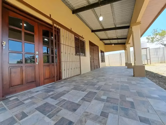 HERMOSA CASA CON VISTAS PANORÁMICAS AL MAR – SANTIAGO, SAN RAMÓN