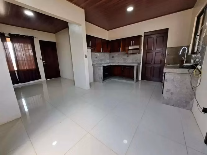 CASA EN VENTA CON AMPLIO LOTE EN SANTIAGO, SAN RAMON - Imagen 10