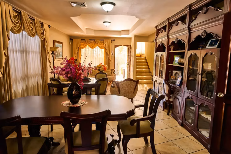 Espectacular Casa Familiar con Piscina Climatizada y Energía Solar en Alajuela - Imagen 2
