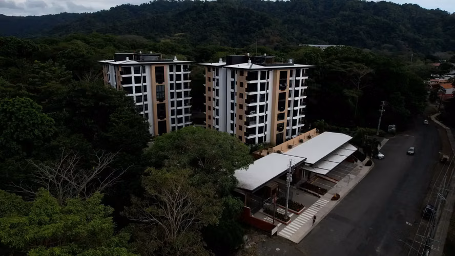 Apartamento panorámico de 2 habitaciones y 2 baños con vistas al océano y a la montaña - Imagen 14
