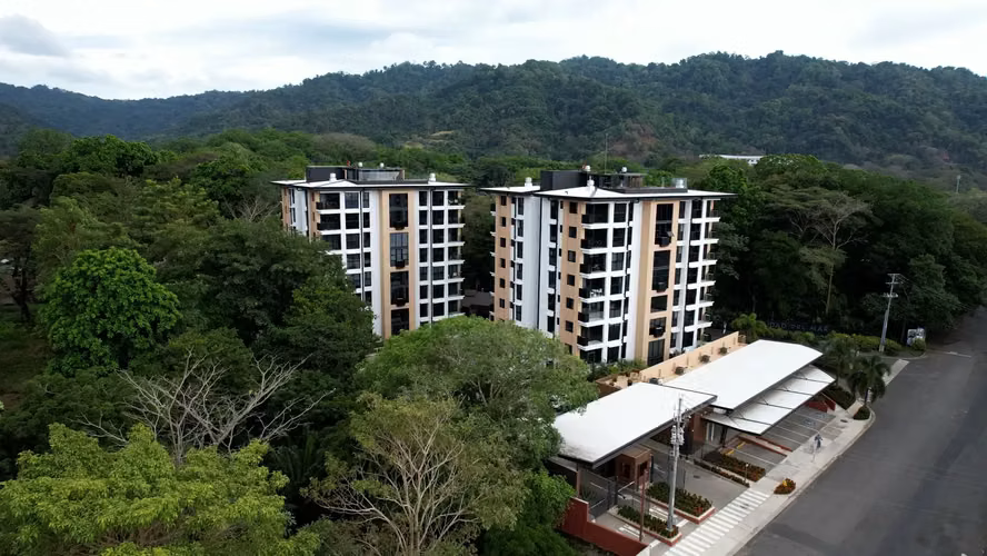 Apartamento panorámico de 2 habitaciones y 2 baños con vistas al océano y a la montaña - Imagen 3