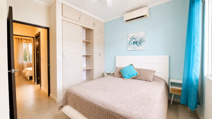 Moderna casa de 3 habitaciones en Jacó con piscina privada y ubicada en una comunidad cerrada. - Imagen 17