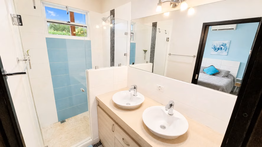 Moderna casa de 3 habitaciones en Jacó con piscina privada y ubicada en una comunidad cerrada. - Imagen 19