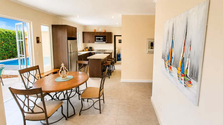 Moderna casa de 3 habitaciones en Jacó con piscina privada y ubicada en una comunidad cerrada. - Imagen 8