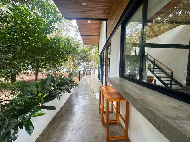 Casa moderna privada con vista al mar y piscina en Santa Teresa