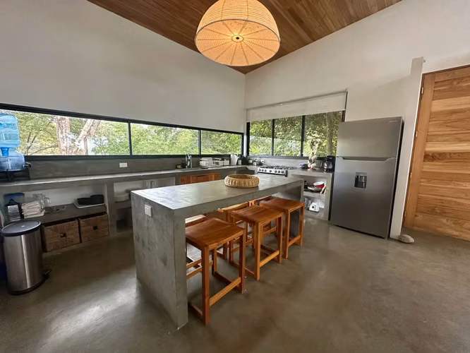 Casa moderna privada con vista al mar y piscina en Santa Teresa