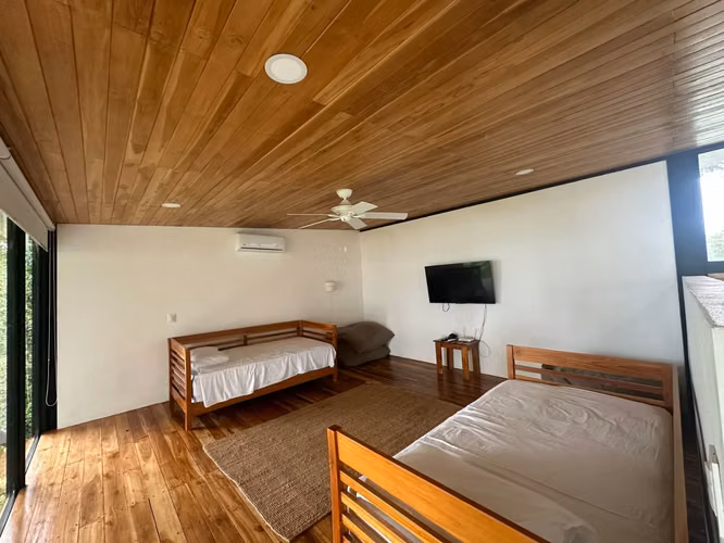 Casa moderna privada con vista al mar y piscina en Santa Teresa