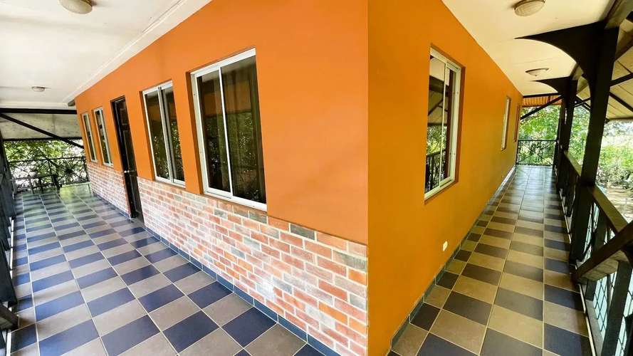 IMPRESIONANTE CASA CON PISCINA PRIVADA EN SAN MATEO, ALAJUELA