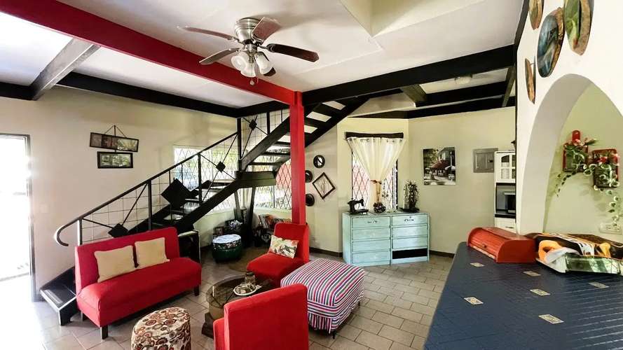IMPRESIONANTE CASA CON PISCINA PRIVADA EN SAN MATEO, ALAJUELA