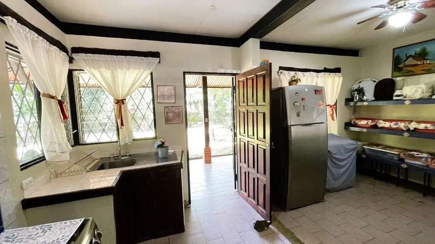 IMPRESIONANTE CASA CON PISCINA PRIVADA EN SAN MATEO, ALAJUELA