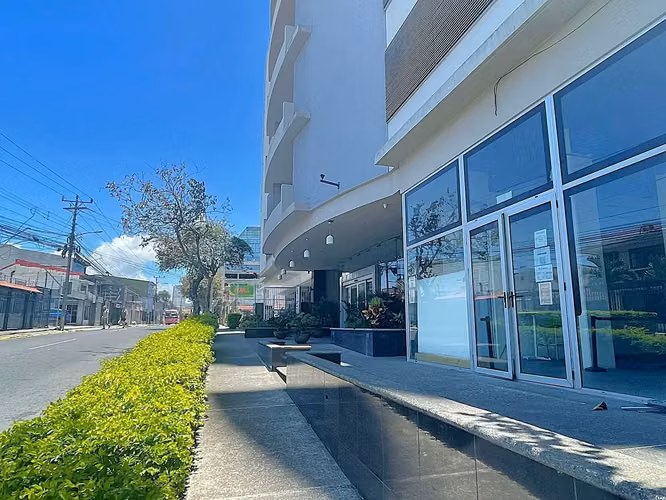 Características Descripción detallada Oficina / Local Comercial en Alquiler – Torre Paseo Colón, Ave. 1 - Imagen 1