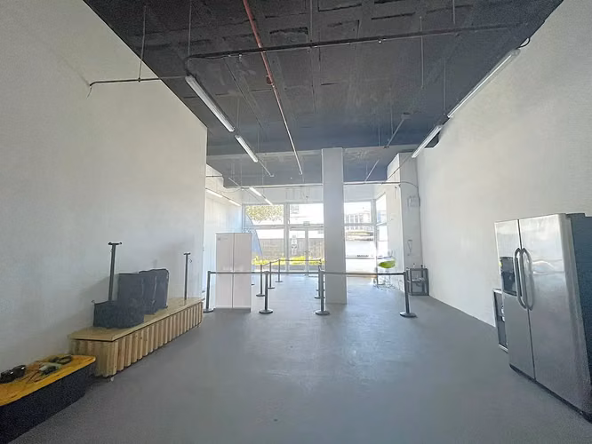 Características Descripción detallada Oficina / Local Comercial en Alquiler – Torre Paseo Colón, Ave. 1 - Imagen 4