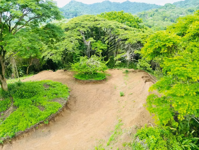 Encantador terreno de 9.800 m² rodeado de selva y naturaleza. Un remanso de paz cerca de Santa Teresa, Mal País y Cabuya. - Imagen 2