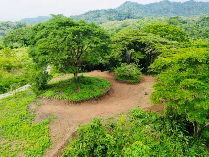 Encantador terreno de 9.800 m² rodeado de selva y naturaleza. Un remanso de paz cerca de Santa Teresa, Mal País y Cabuya.