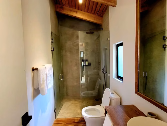 Moderna Villa junto al mar a pasos de las prístinas playas de arena blanca de Mal País – $1,200,000 - Imagen 17