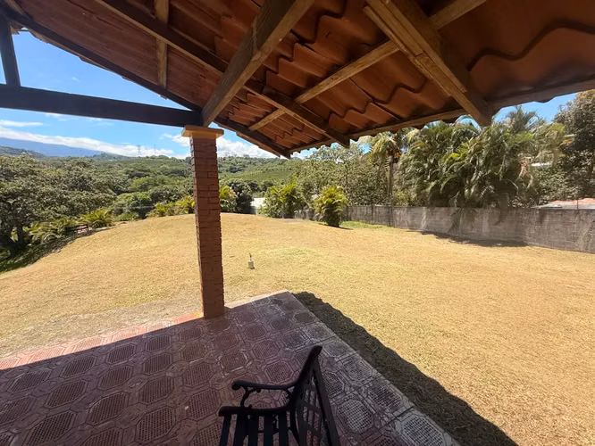 Encantadoras Villas de 2 y 3 Dormitorios con Amplios Jardines y Vistas a la Montaña en Poás - Imagen 10