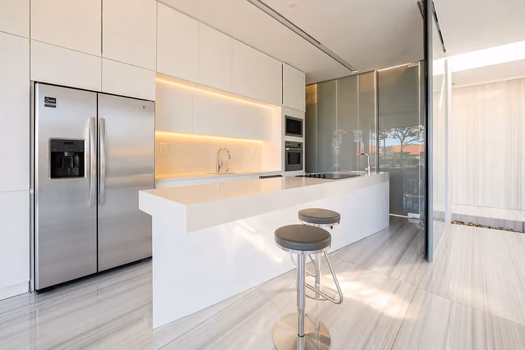 VENTA Y ALQUILER / Villa de lujo moderna en Costa Rica: Oasis de 5 habitaciones y 5 baños con piscina infinita y vistas panorámicas, Santa Ana, San José  - Imagen 6