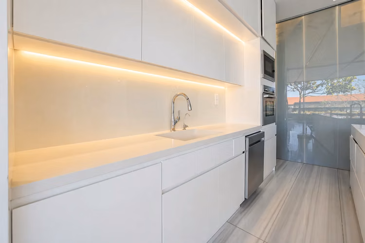 VENTA Y ALQUILER / Villa de lujo moderna en Costa Rica: Oasis de 5 habitaciones y 5 baños con piscina infinita y vistas panorámicas, Santa Ana, San José  - Imagen 5