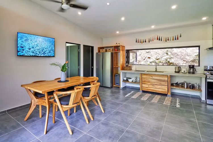 Casa llave en mano con piscina privada y vistas a la jungla en Santa Teresa - Imagen 10