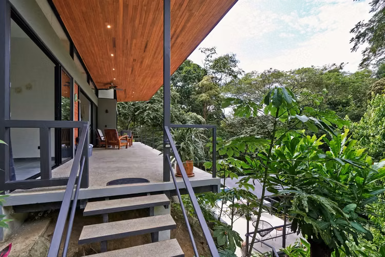Villa Tropical en Santa Teresa, a Pasos de la Playa, con Lote Adicional para Futuro Desarrollo - Imagen 15