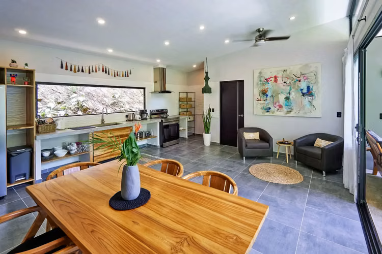 Casa llave en mano con piscina privada y vistas a la jungla en Santa Teresa - Imagen 2