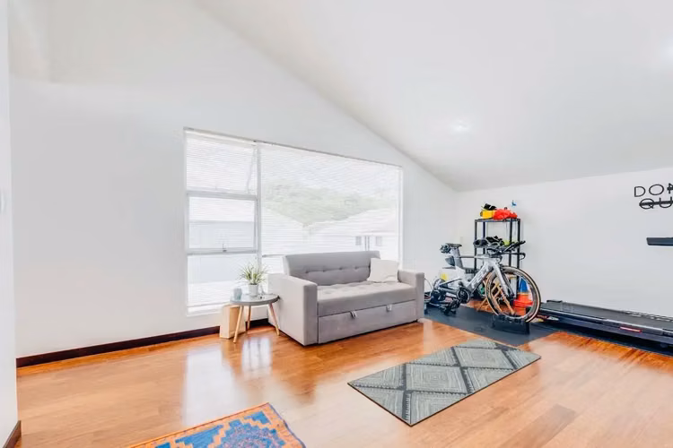 Casa contemporánea de tres pisos en ubicación privilegiada en Santa Ana - Imagen 8