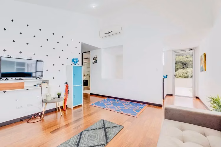 Casa contemporánea de tres pisos en ubicación privilegiada en Santa Ana - Imagen 10