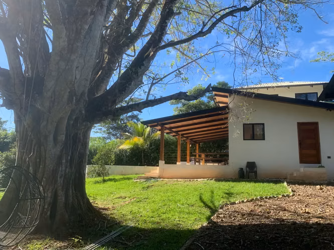 Casa de 2 dormitorios con piscina con potencial de expansión: un santuario con estilo en Delicias, cerca de Montezuma. - Imagen 3