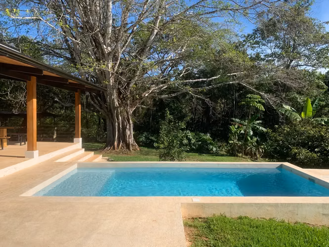 Casa de 2 dormitorios con piscina con potencial de expansión: un santuario con estilo en Delicias, cerca de Montezuma. - Imagen 6