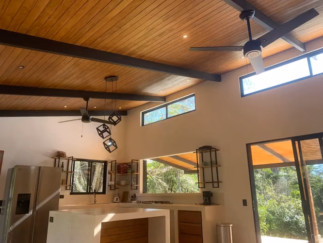 Casa de 2 dormitorios con piscina con potencial de expansión: un santuario con estilo en Delicias, cerca de Montezuma. - Imagen 13