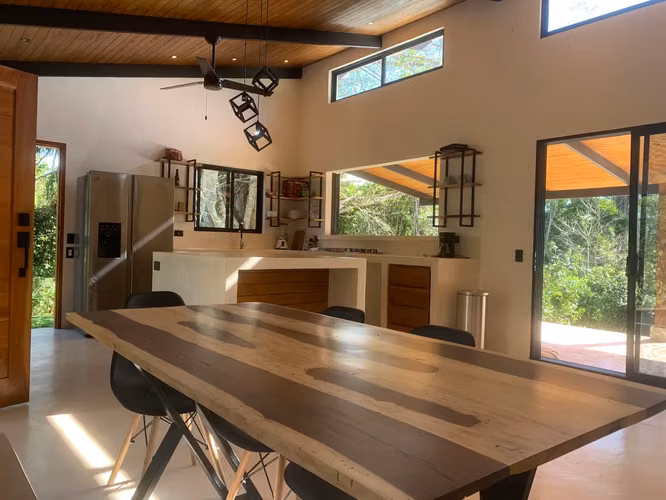 Casa de 2 dormitorios con piscina con potencial de expansión: un santuario con estilo en Delicias, cerca de Montezuma. - Imagen 10