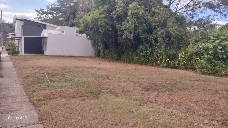 Construya la casa de sus sueños: Lote privilegiado en la comunidad cerrada Hacienda Verde, Jacó, Costa Rica - Imagen 19