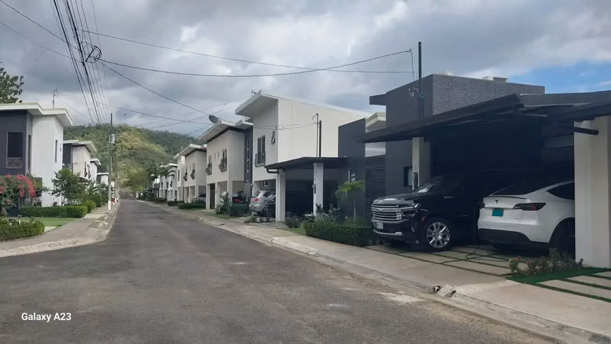 Construya la casa de sus sueños: Lote privilegiado en la comunidad cerrada Hacienda Verde, Jacó, Costa Rica - Imagen 5