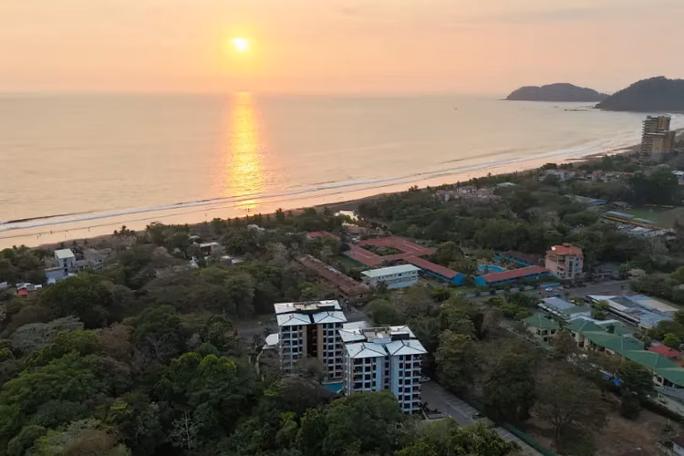 Exclusivo apartamento con vista al atardecer en Torres del Mar - Imagen 3