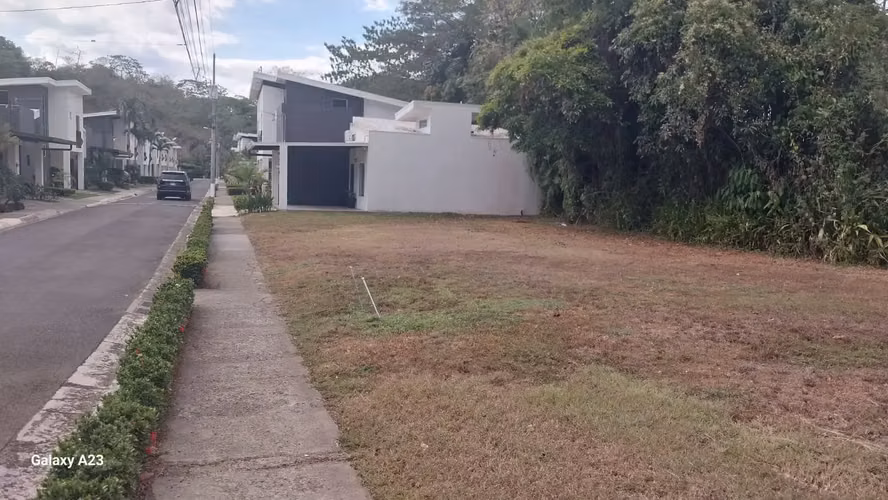 Excelente Lote de 131m2 en Hacienda Verde Jacó Comunidad Cerrada, Jacó, Costa Rica - Imagen 6