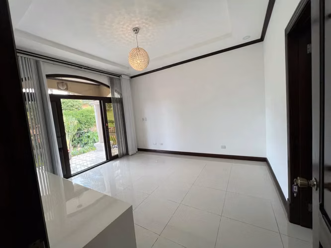 Moderna casa de lujo en Colinas de Montealegre: amplia propiedad de 4 dormitorios y 3.5 baños - Imagen 20