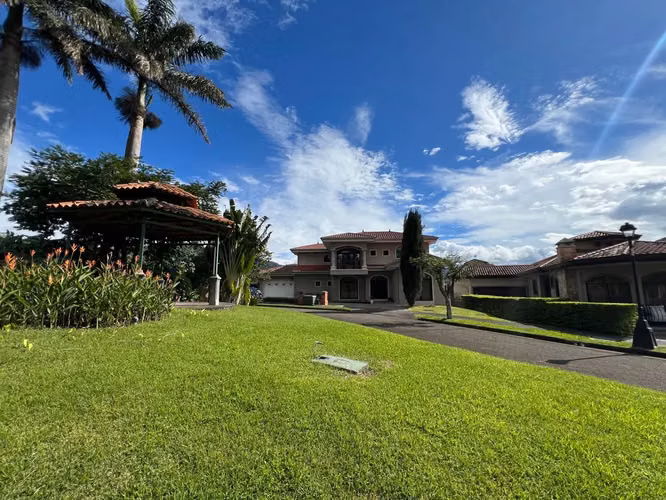 Modern Luxury Home in Colinas de Montealegre: Spacious 4-Bedroom, 3.5-Bathroom Property