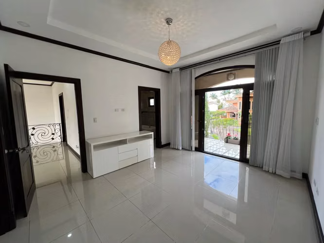 Moderna casa de lujo en Colinas de Montealegre: amplia propiedad de 4 dormitorios y 3.5 baños - Imagen 14