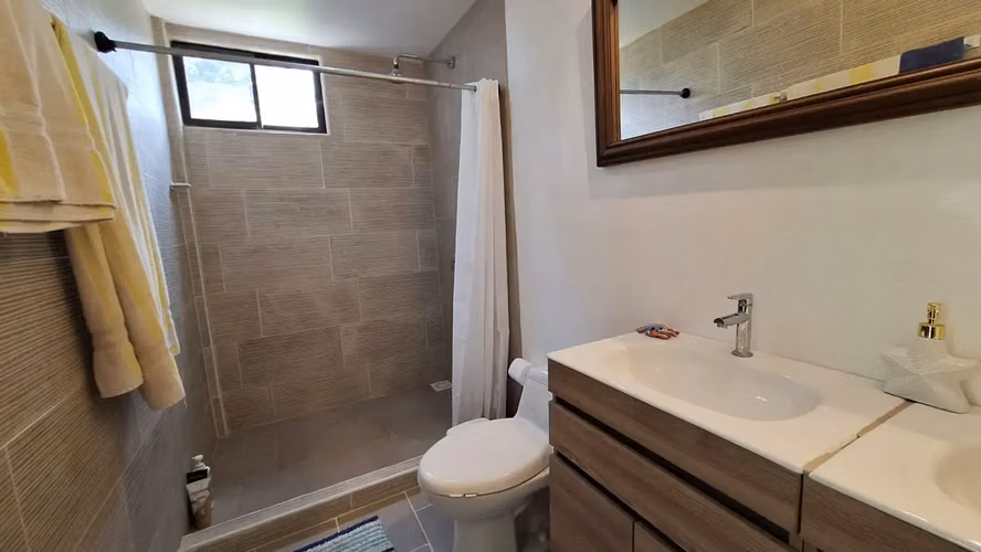 Casa de lujo lista para entrar a vivir en la comunidad cerrada de Garabito: 3 dormitorios, piscina y acceso a la playa. - Imagen 15