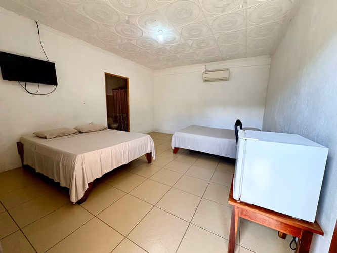 Oportunidad Única: Hotel Boutique en Playa Herradura con Piscina & Restaurante - Imagen 11