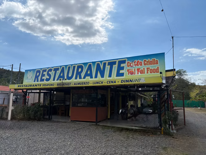 Oportunidad Única: Hotel Boutique en Playa Herradura con Piscina & Restaurante - Imagen 4