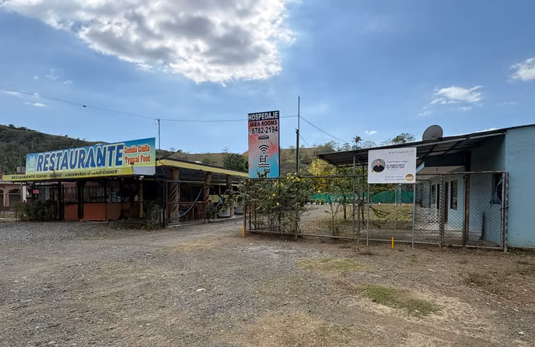Oportunidad Única: Hotel Boutique en Playa Herradura con Piscina & Restaurante - Imagen 6