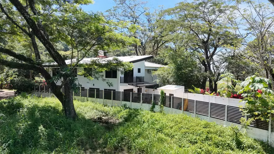 Casa de lujo de 4 dormitorios con vistas a la montaña en Playa Hermosa