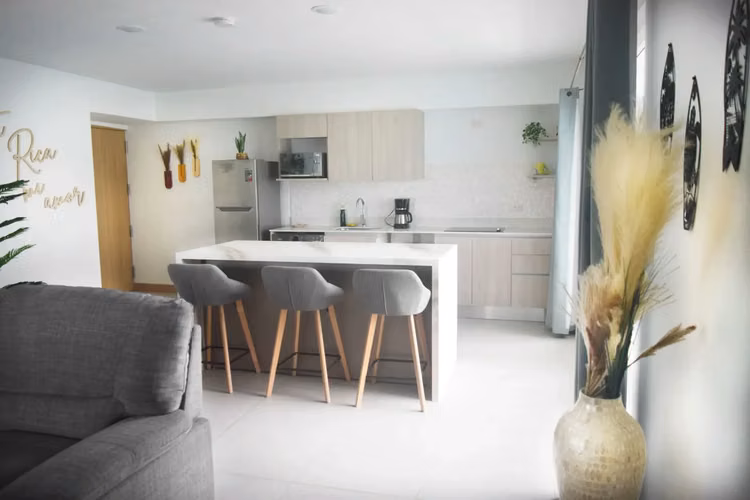 Nuevo condominio de 2 habitaciones listo para usar en Viva Jacó: Vida moderna frente al mar con estilo tropical - Imagen 6